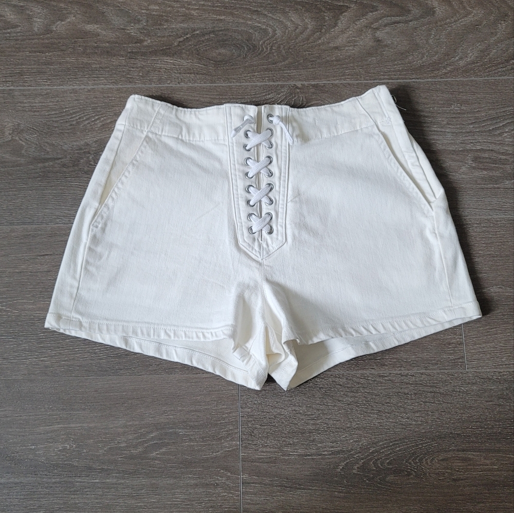 The GAP High Waisted White Denim Shorts - Size 28